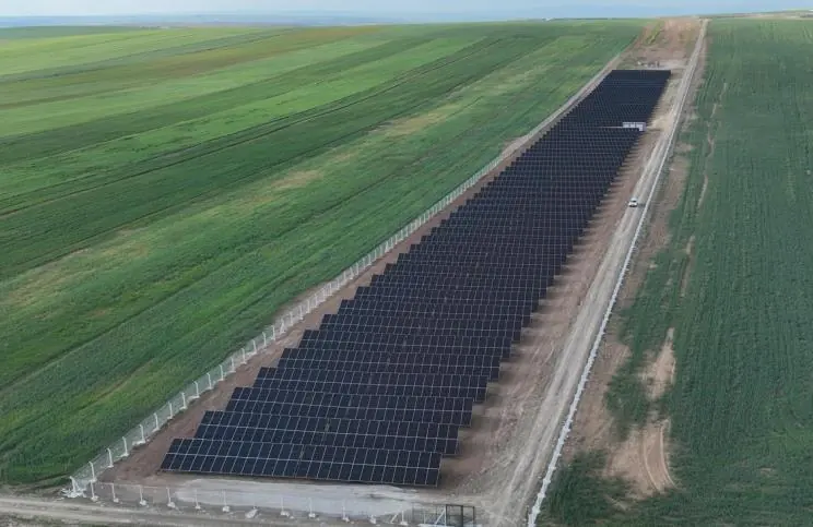 Tarım arazilerinin yanında arazi tipi güneş santrali